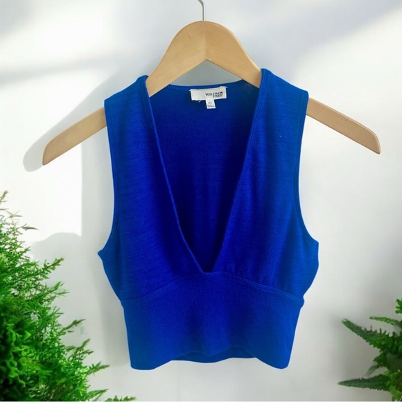 Wilfred Valeria Deep V Crop Top - Picture 4 of 4